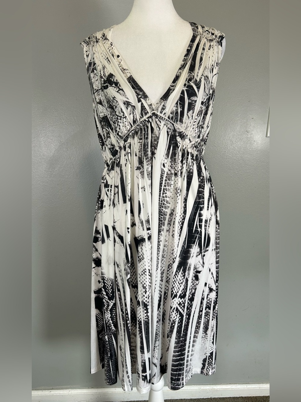 One World Sleeveless V-Neck Black White Abstract Butterfly Print Dress made USA